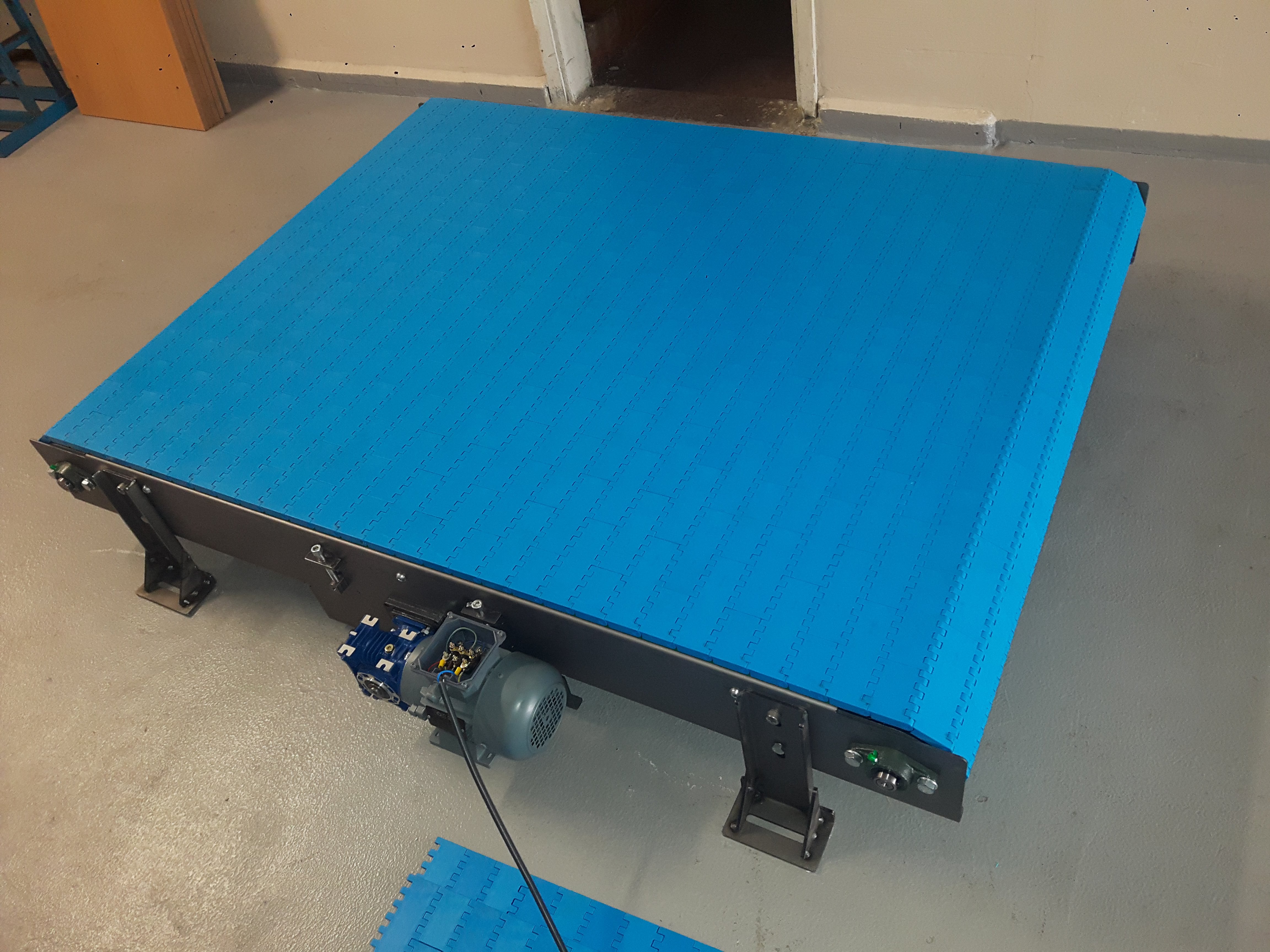 Düz Tip Modüler Bantlı Konveyörler