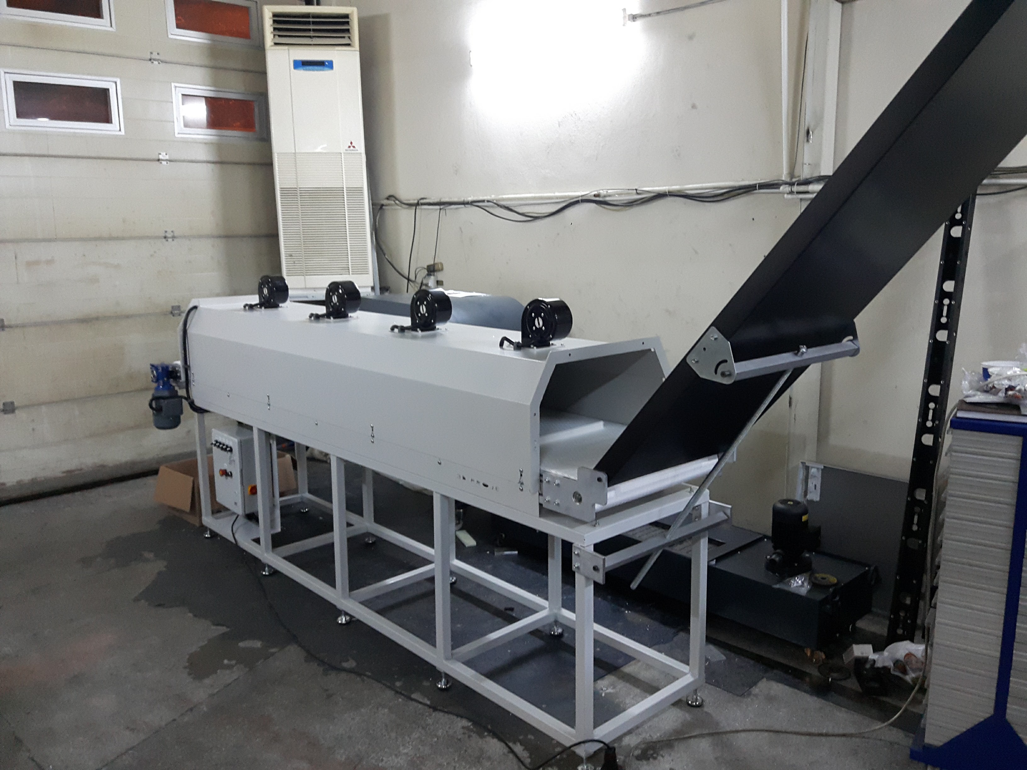 Düz Tip Yolluk Ayırma Konveyörü